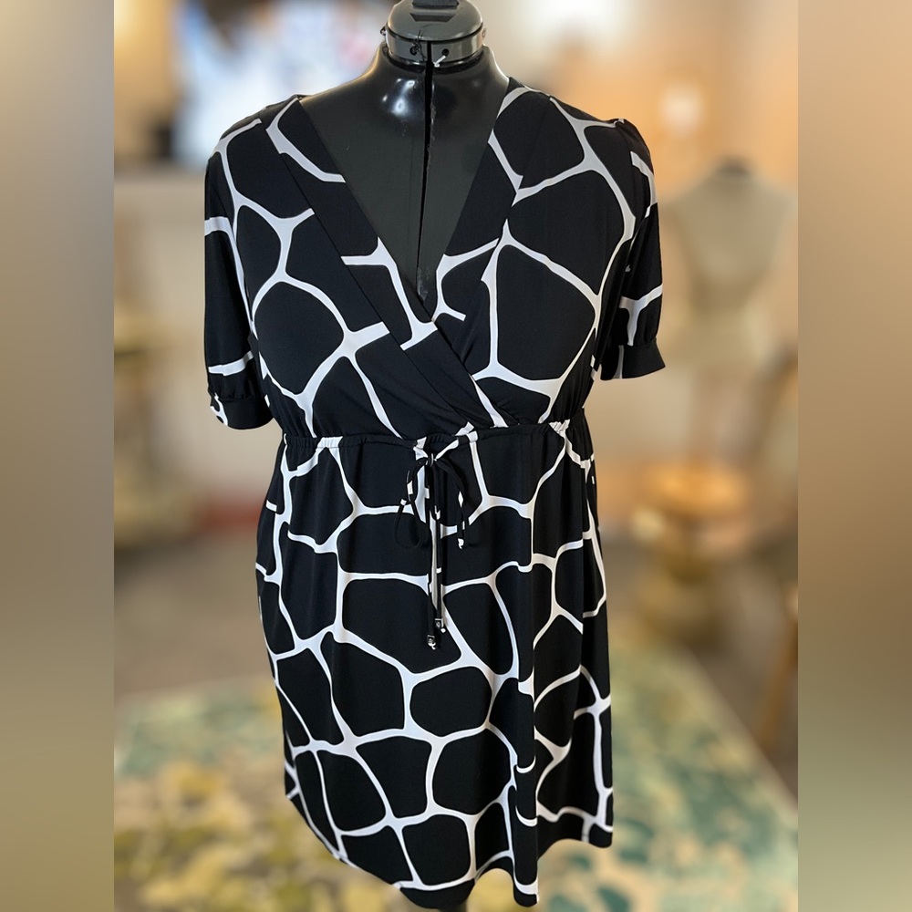 Michael Kors Giraffe Print Faux Wrap Dress 2X NWOT Black White SS26 Trend summer - Picture 2 of 9